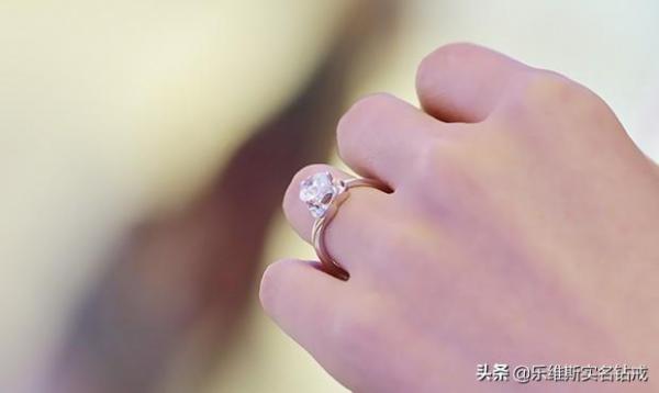 结婚戒指戴哪个手指，不同手指戴戒指的含义