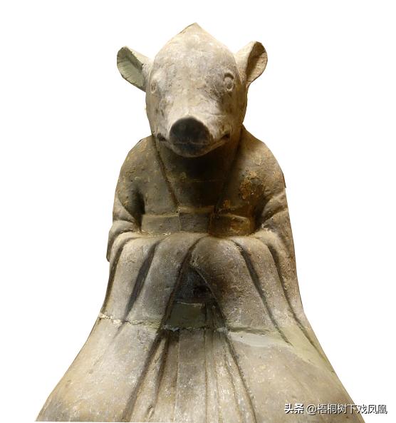考古出土的早期十二生肖中，“亥”已与猪配对，文字学解释不一样